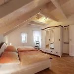 Modernes In Der Naehe Des Waldes In Apartment *