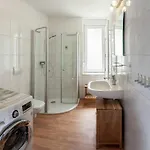 Modernes In Der Naehe Des Waldes In *
