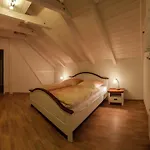 Modernes In Der Naehe Des Waldes In Apartment *
